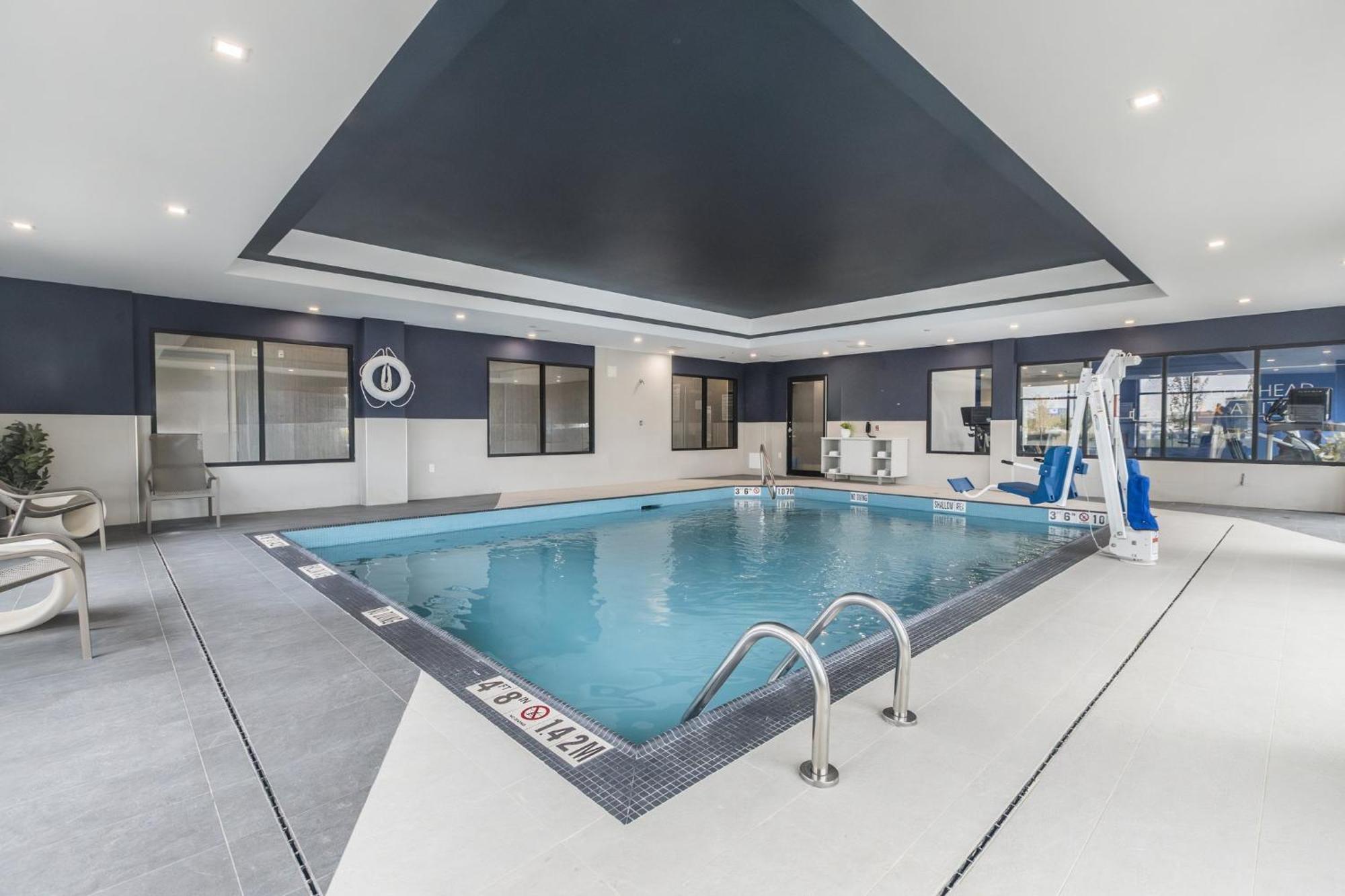 Holiday Inn Express & Suites - Toronto Airport South By Ihg Экстерьер фото