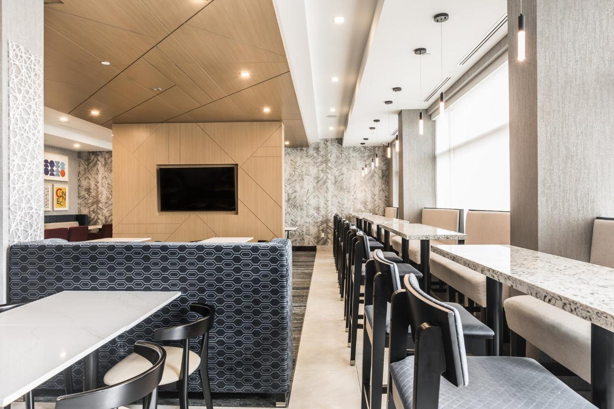 Holiday Inn Express & Suites - Toronto Airport South By Ihg Экстерьер фото
