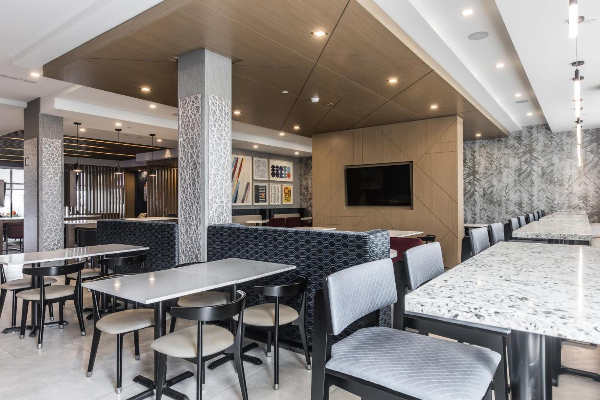 Holiday Inn Express & Suites - Toronto Airport South By Ihg Экстерьер фото