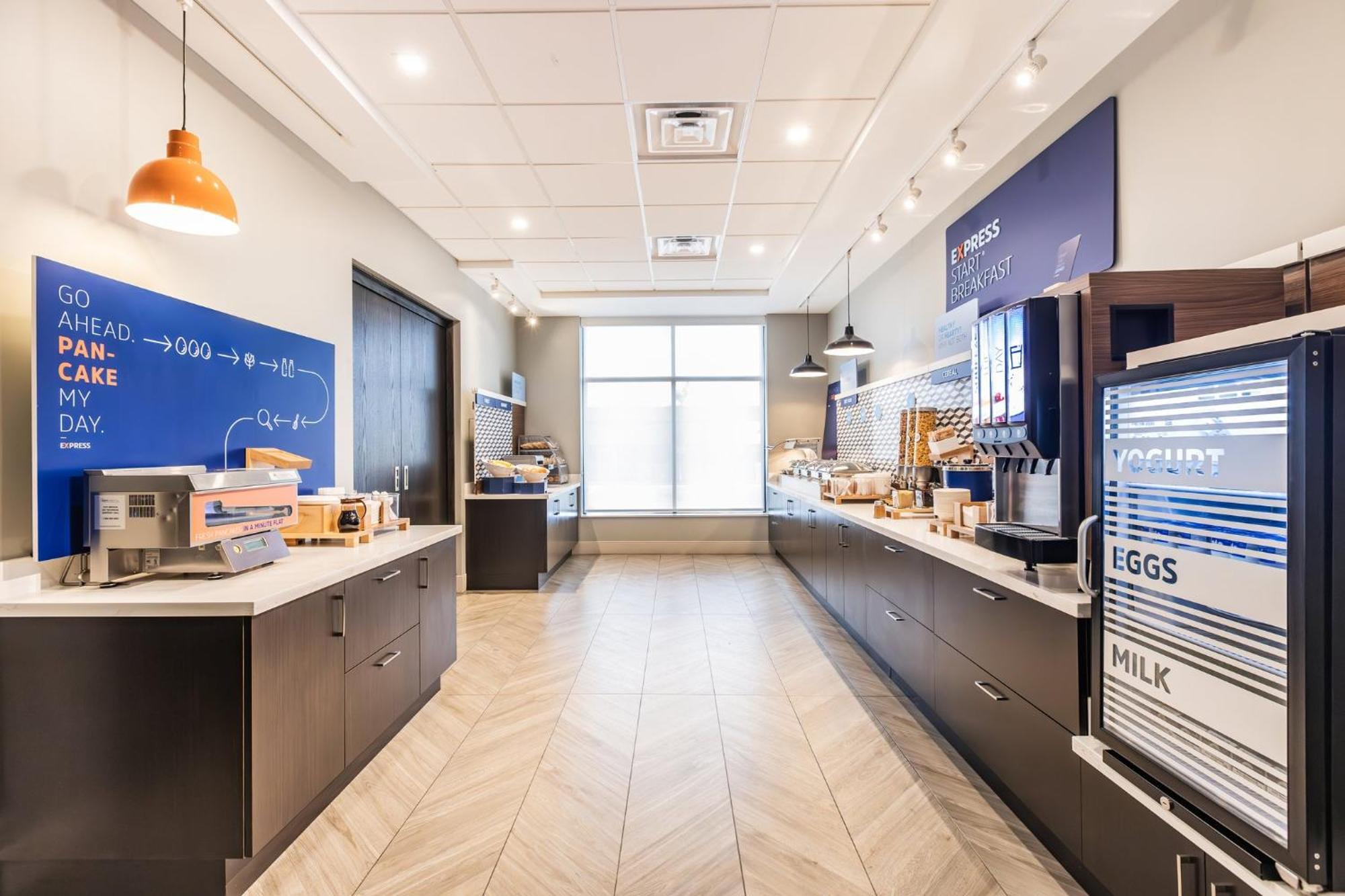 Holiday Inn Express & Suites - Toronto Airport South By Ihg Экстерьер фото