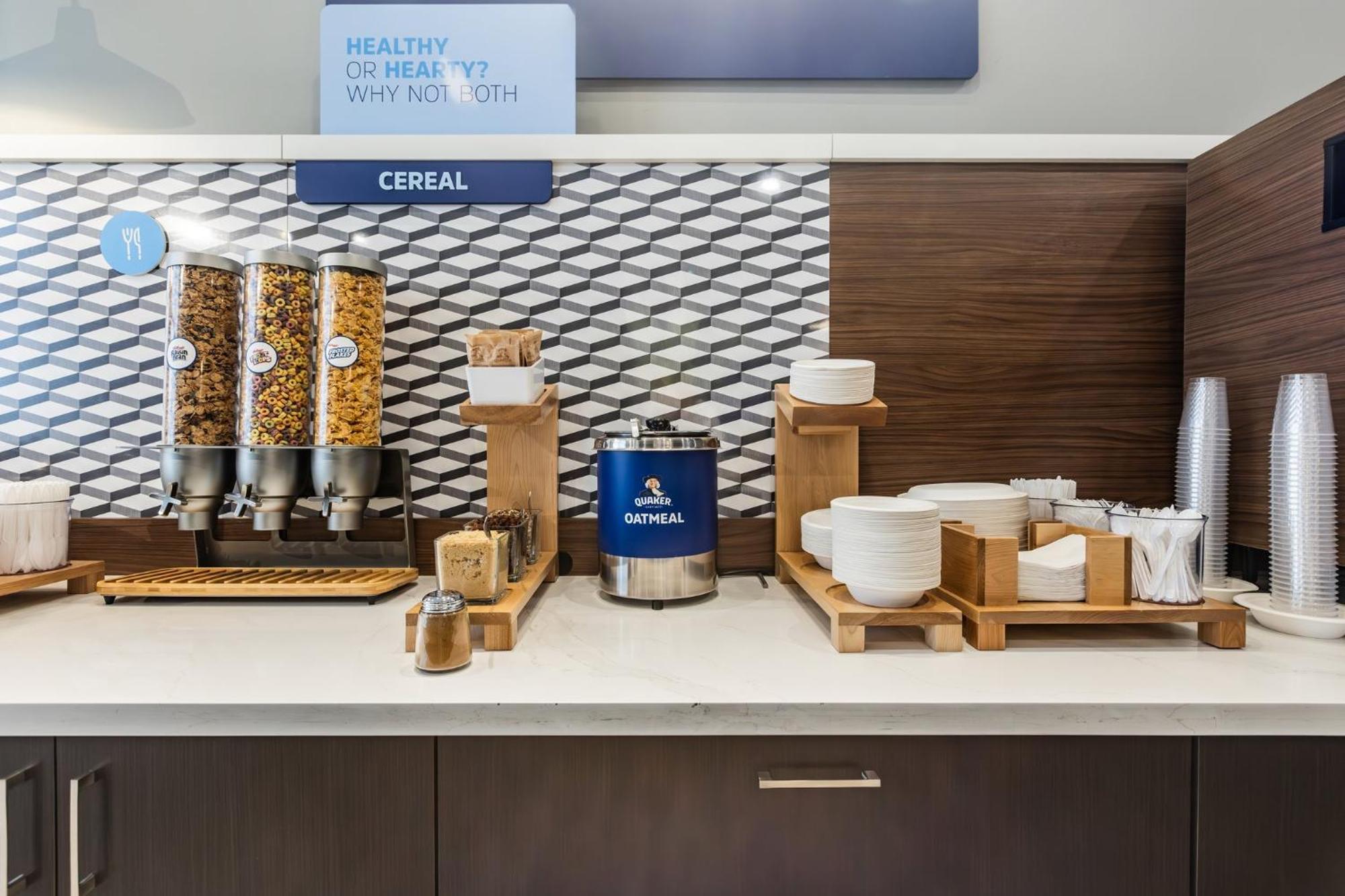 Holiday Inn Express & Suites - Toronto Airport South By Ihg Экстерьер фото