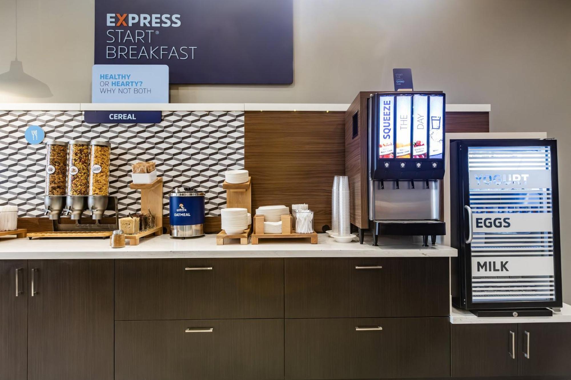 Holiday Inn Express & Suites - Toronto Airport South By Ihg Экстерьер фото