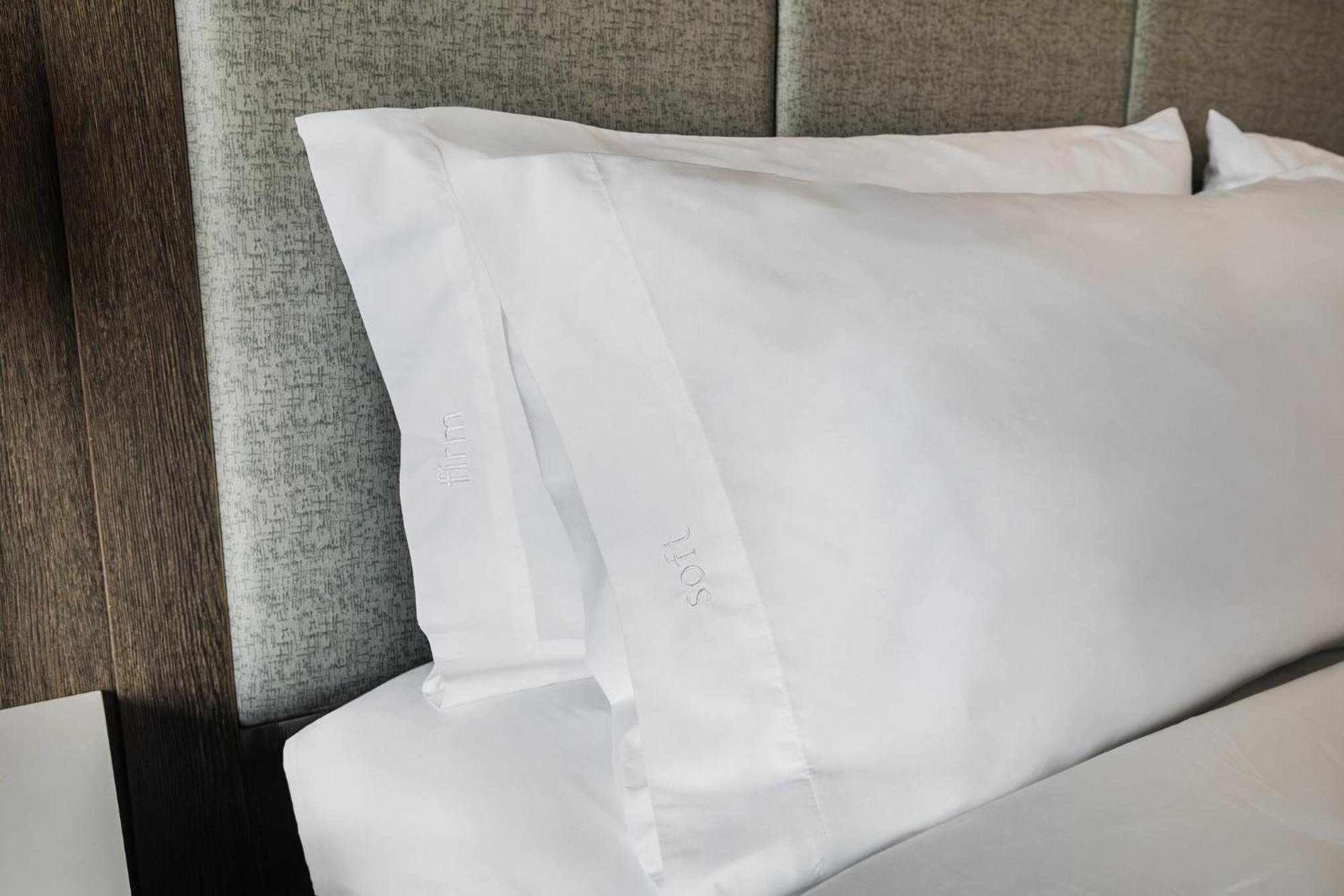 Holiday Inn Express & Suites - Toronto Airport South By Ihg Экстерьер фото