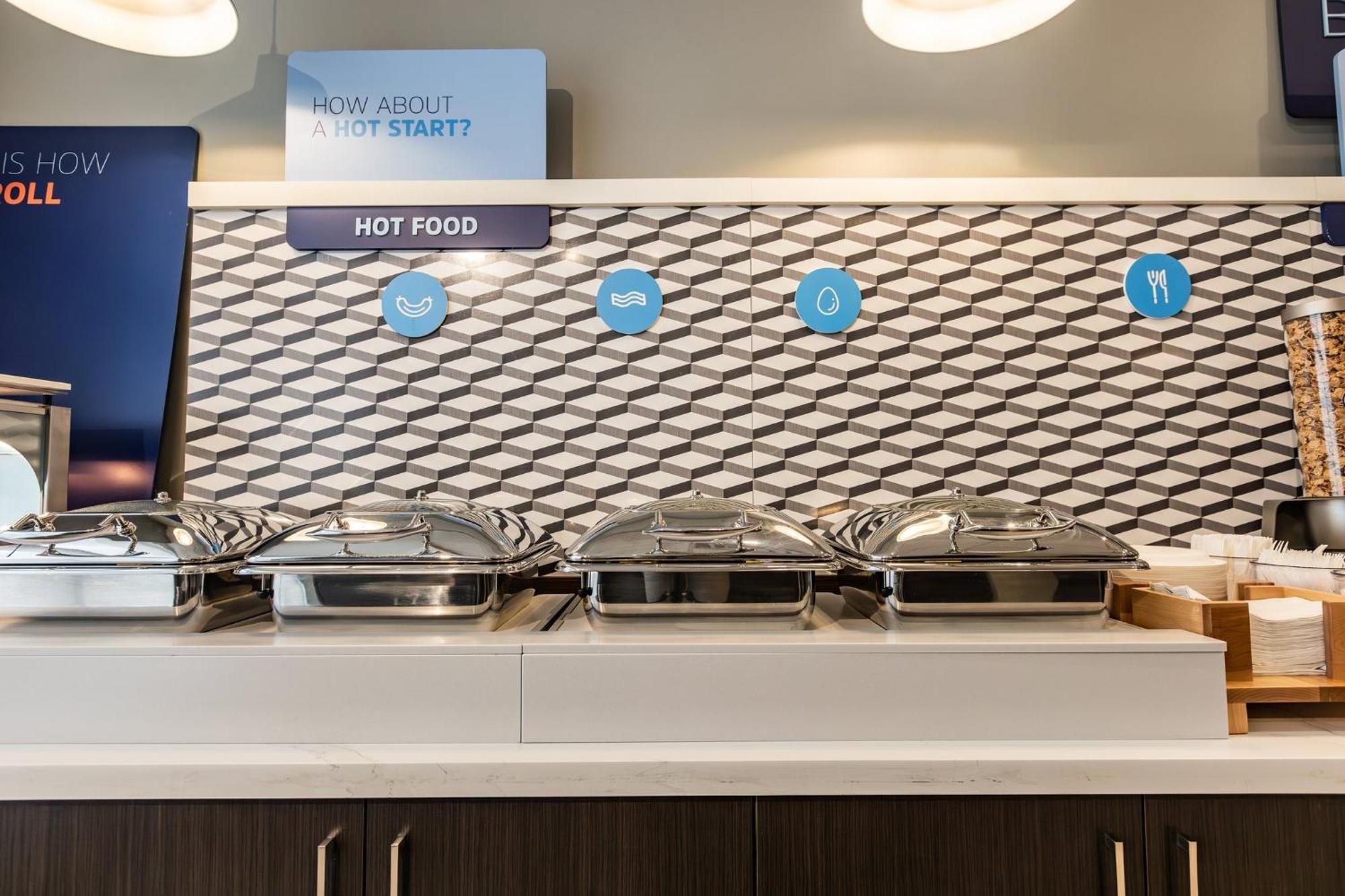 Holiday Inn Express & Suites - Toronto Airport South By Ihg Экстерьер фото