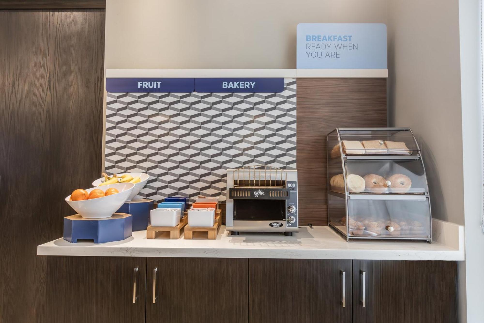 Holiday Inn Express & Suites - Toronto Airport South By Ihg Экстерьер фото