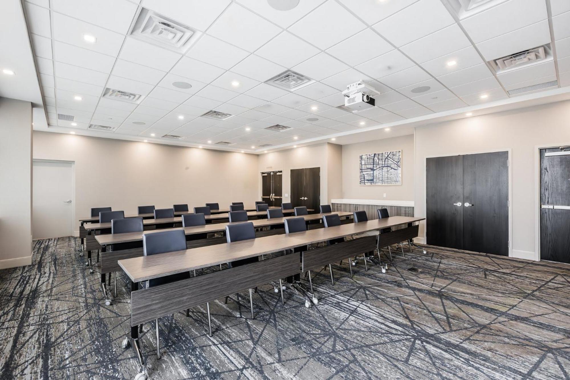 Holiday Inn Express & Suites - Toronto Airport South By Ihg Экстерьер фото