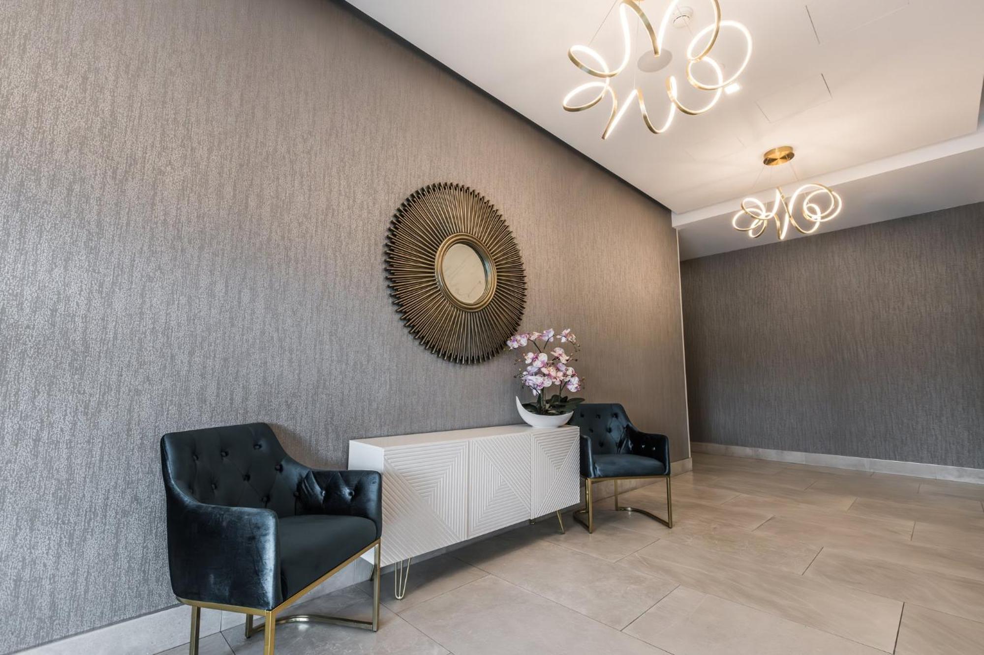 Holiday Inn Express & Suites - Toronto Airport South By Ihg Экстерьер фото
