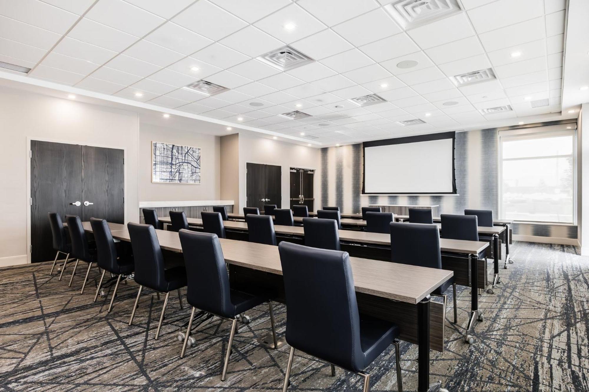 Holiday Inn Express & Suites - Toronto Airport South By Ihg Экстерьер фото