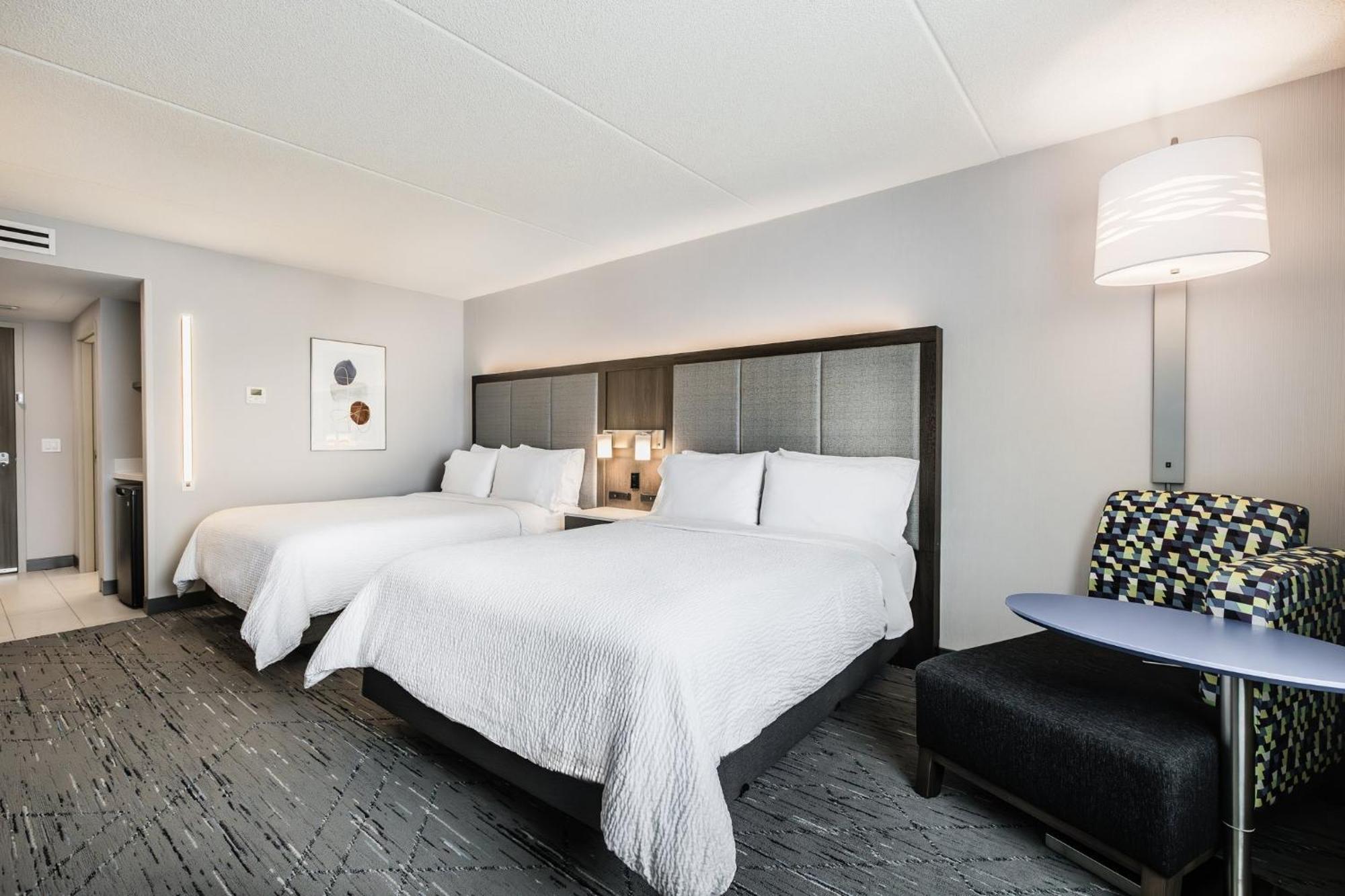 Holiday Inn Express & Suites - Toronto Airport South By Ihg Экстерьер фото