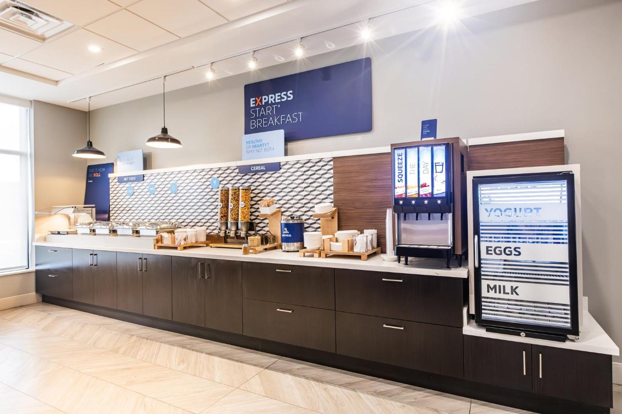 Holiday Inn Express & Suites - Toronto Airport South By Ihg Экстерьер фото